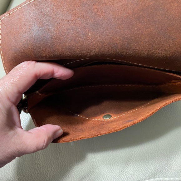 Portland Leather Goods Convertible Envelope Crossbody Bag - Picture 6 of 12